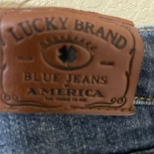 Like new condition size 10/30 Lucky Brand jeans